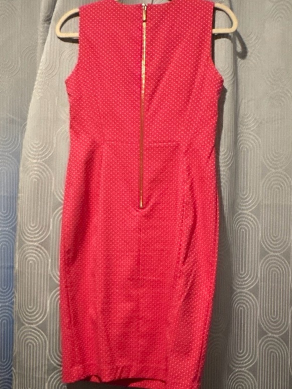Calvin Klein Sleeveless Fuchsia Polka Dot Midi Sheath Dress - size 8P - Picture 2 of 3
